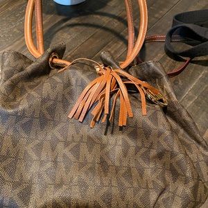 Michael Kors bag shoulder bucket bag